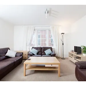 attractive-edinburgh-leith-apartment.edinburghhotelsuk.org/